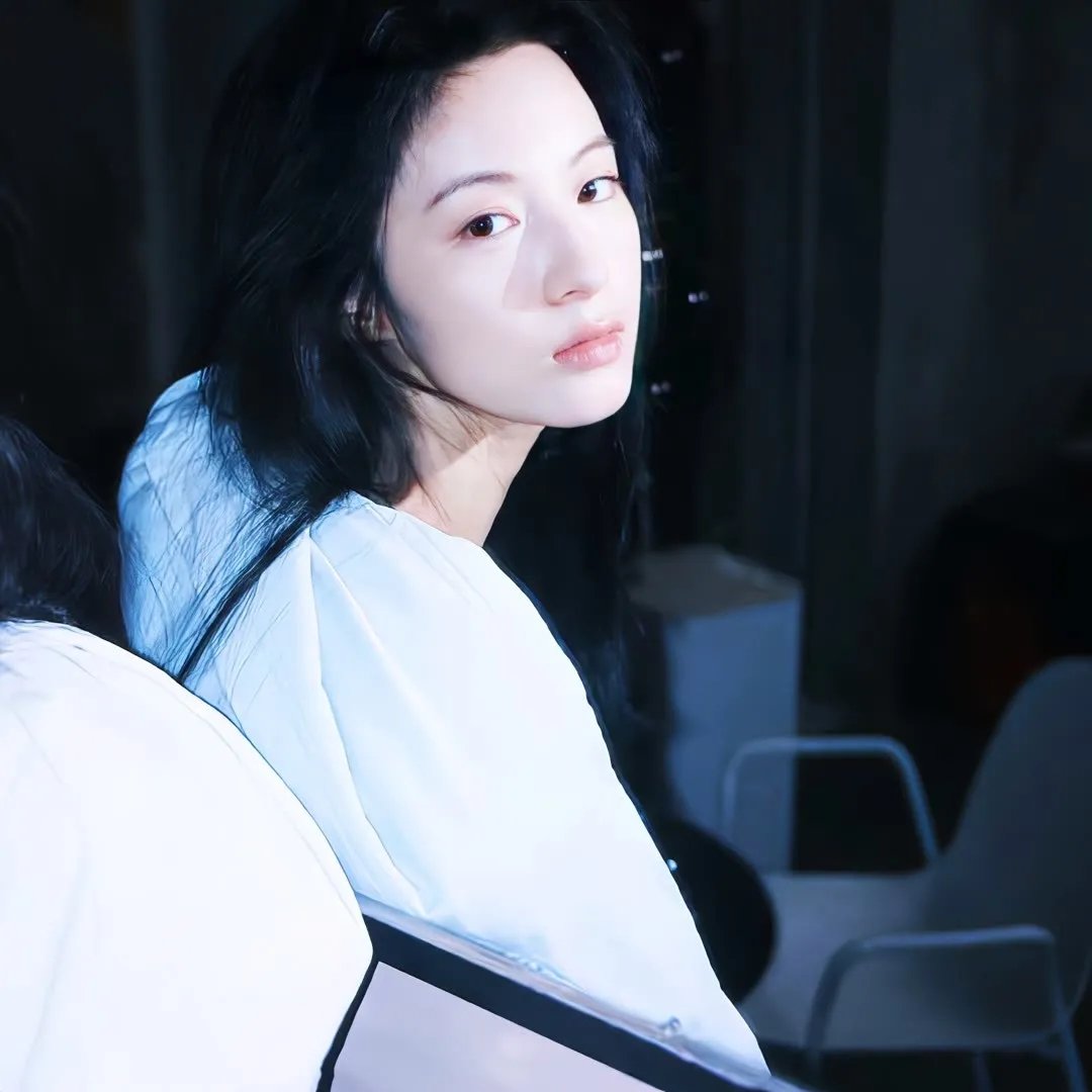 吞噬太阳的女子